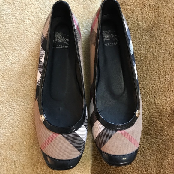 Burberry Shoes - 💯 Authentic Burberry flat nova check shoes